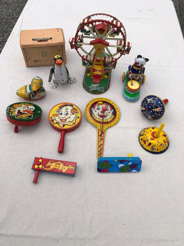 Collection of 12 Vintage Tin Type Toys — Fleur de Lis
